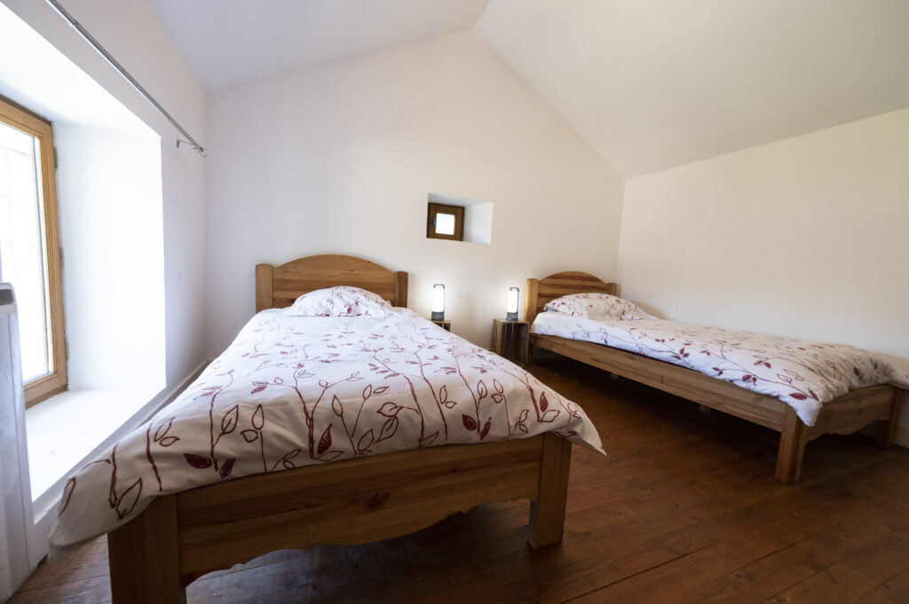 Restored Barn – 70 m² Furnished Rental in Saint-Martin-des-Combes — photo 6