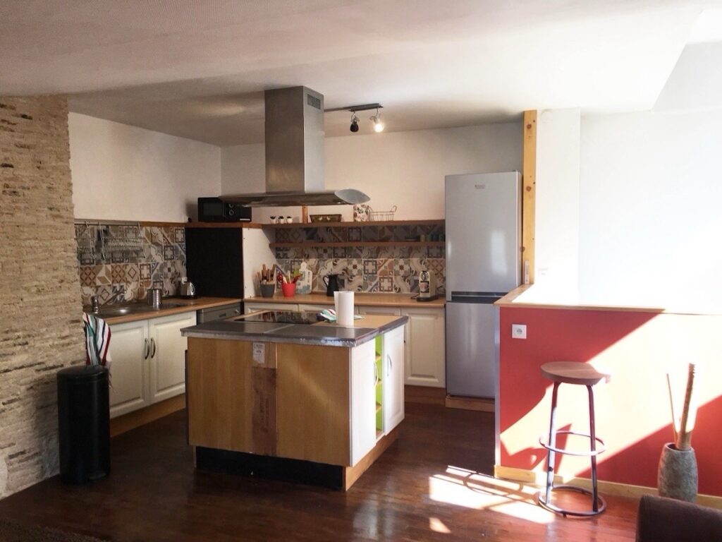 Duplex meublé à Blaye – 102 m² avec terrasse sur les toits et vue estuaire — photo 4
