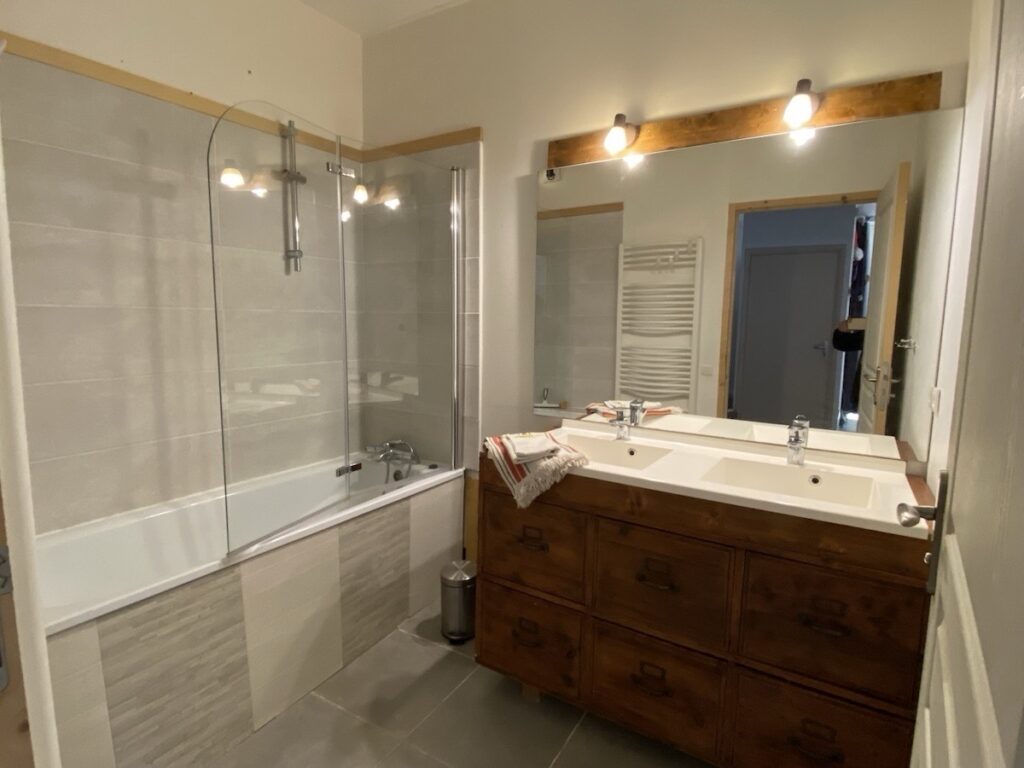 Duplex meublé à Blaye – 102 m² avec terrasse sur les toits et vue estuaire — photo 6