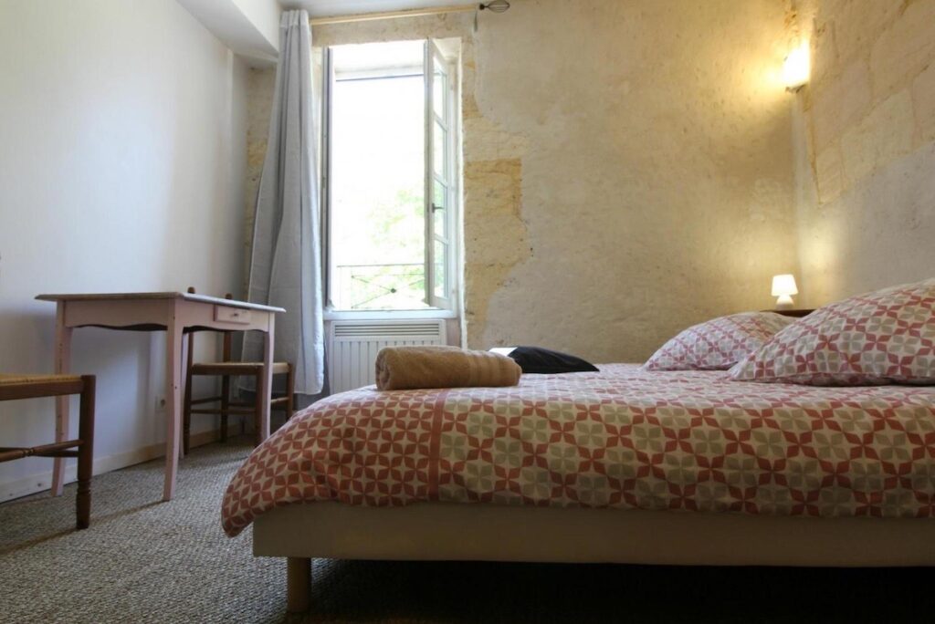 Duplex meublé à Blaye – 102 m² avec terrasse sur les toits et vue estuaire — photo 7