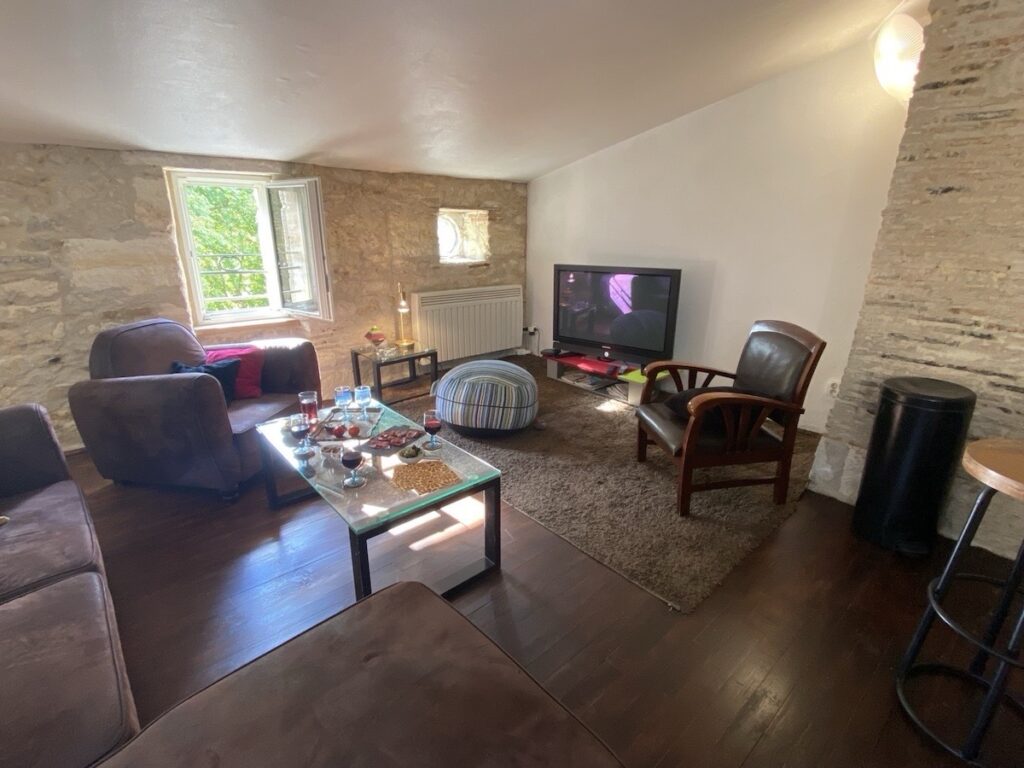 Duplex meublé à Blaye – 102 m² avec terrasse sur les toits et vue estuaire — photo 10