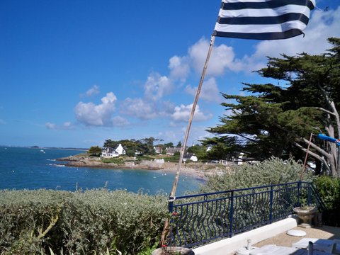 Beachfront Home 100 Meters from the Beach in Arzon — photo 1