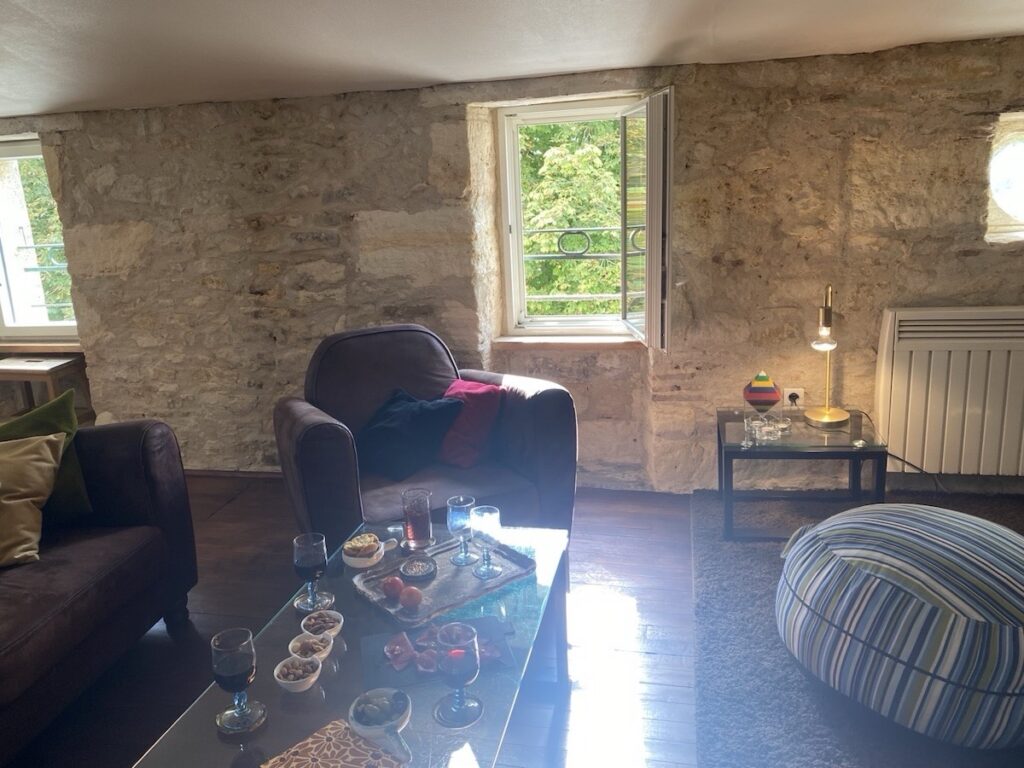 Duplex meublé à Blaye – 102 m² avec terrasse sur les toits et vue estuaire — photo 11