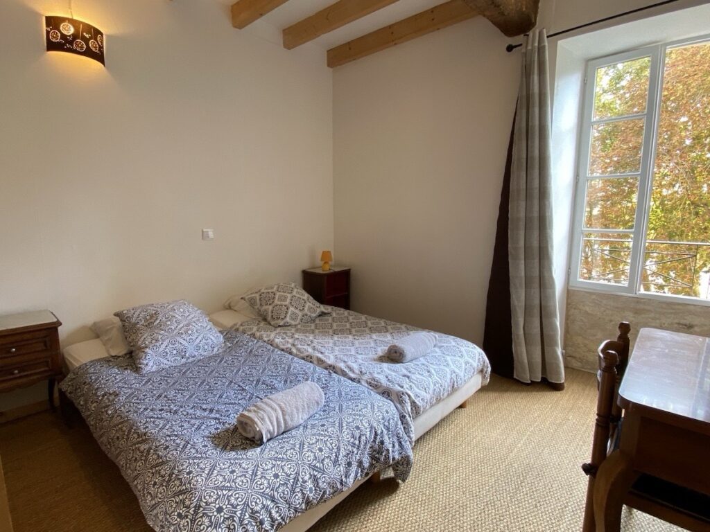 Duplex meublé à Blaye – 102 m² avec terrasse sur les toits et vue estuaire — photo 13