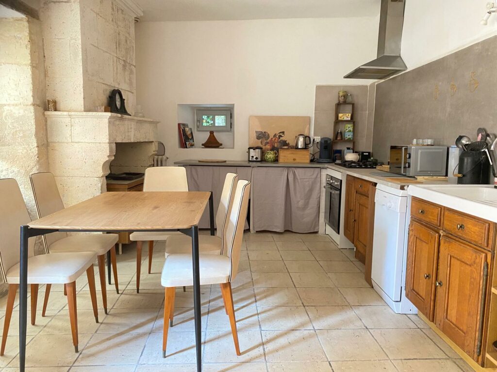 150 m² Character House with Garden in Chalais — photo 1