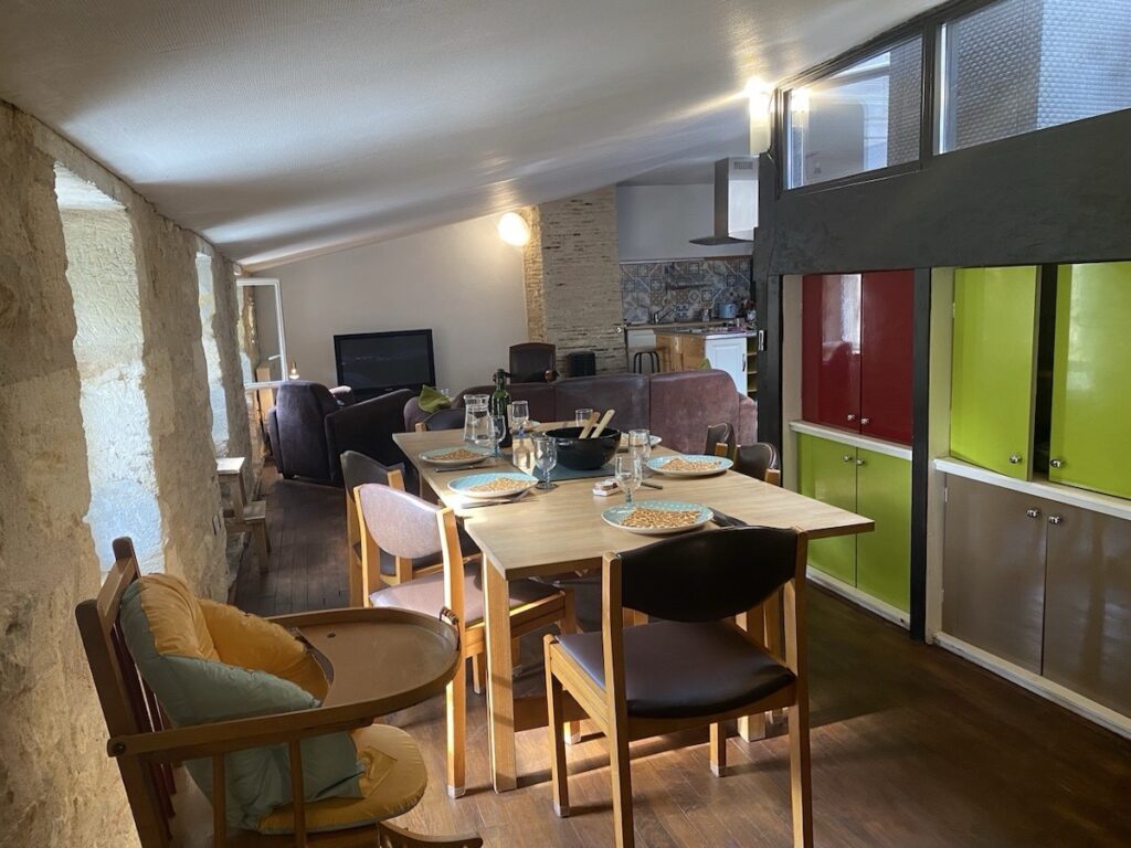 Duplex meublé à Blaye – 102 m² avec terrasse sur les toits et vue estuaire — photo 18
