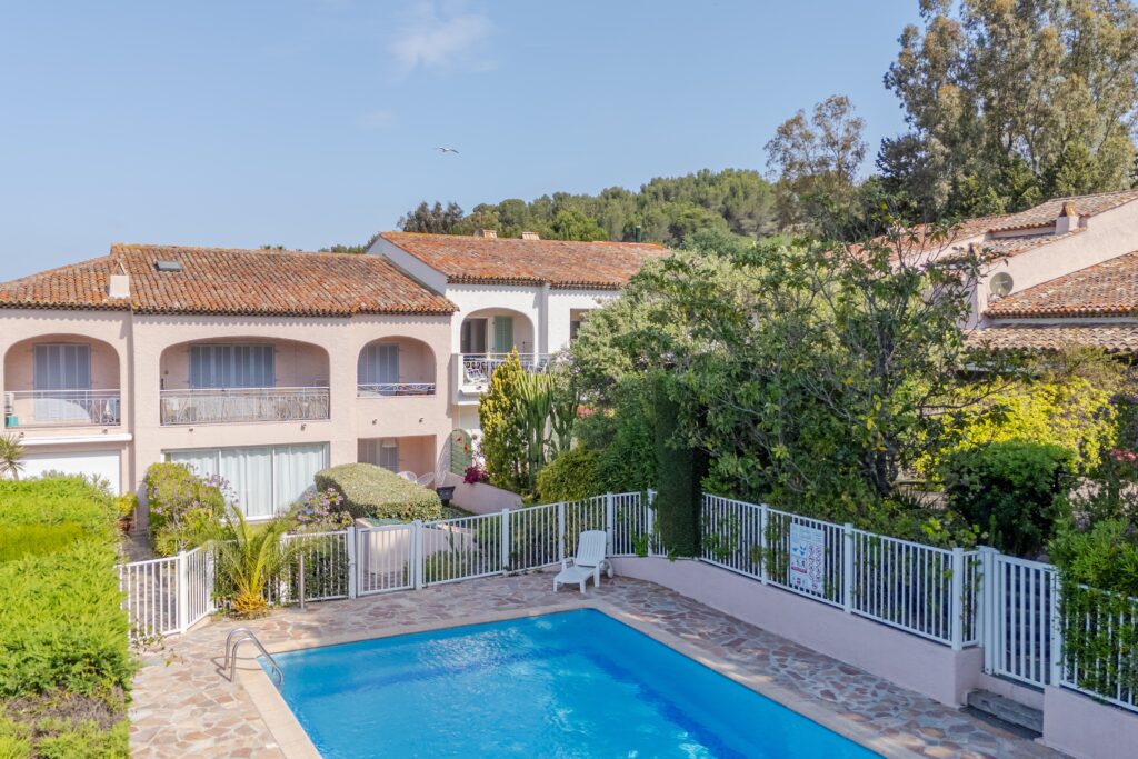 Appartement meublé à Saint-Tropez – résidence calme avec piscine — photo 8
