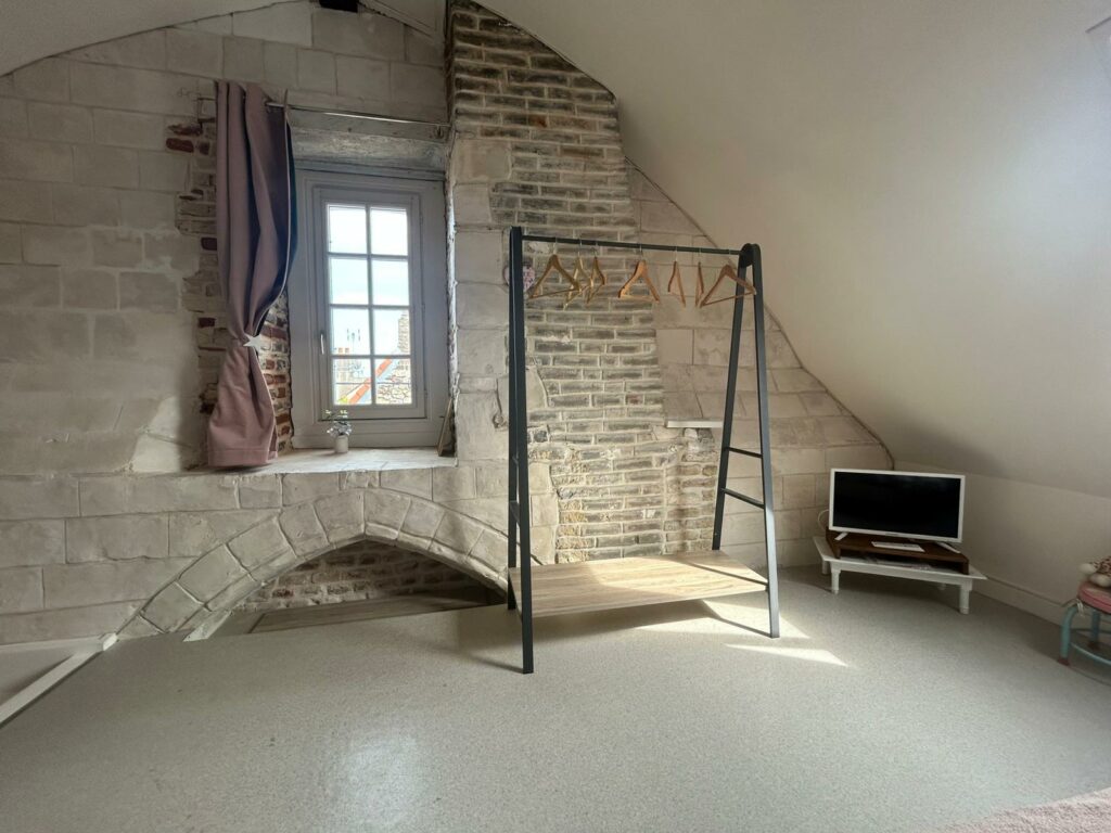 Fully Renovated 2-Bedroom House in Central Étaples — photo 14