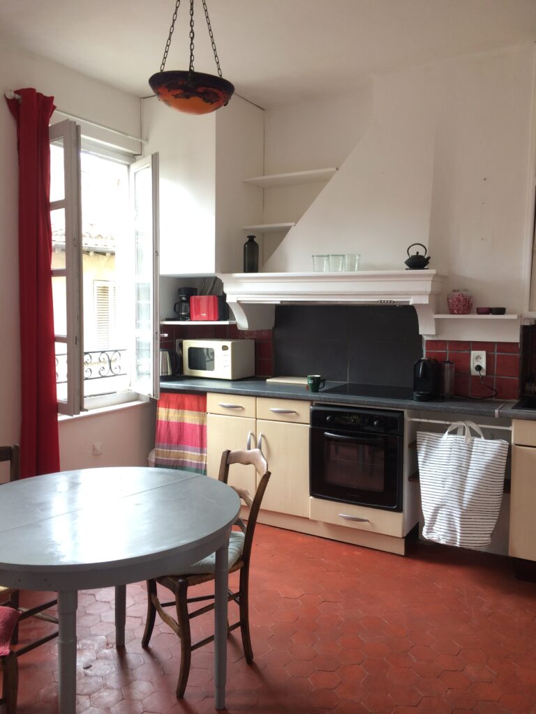 Appartement meublé 56 m² – Avignon intra-muros, place des Corps Saints — photo 12