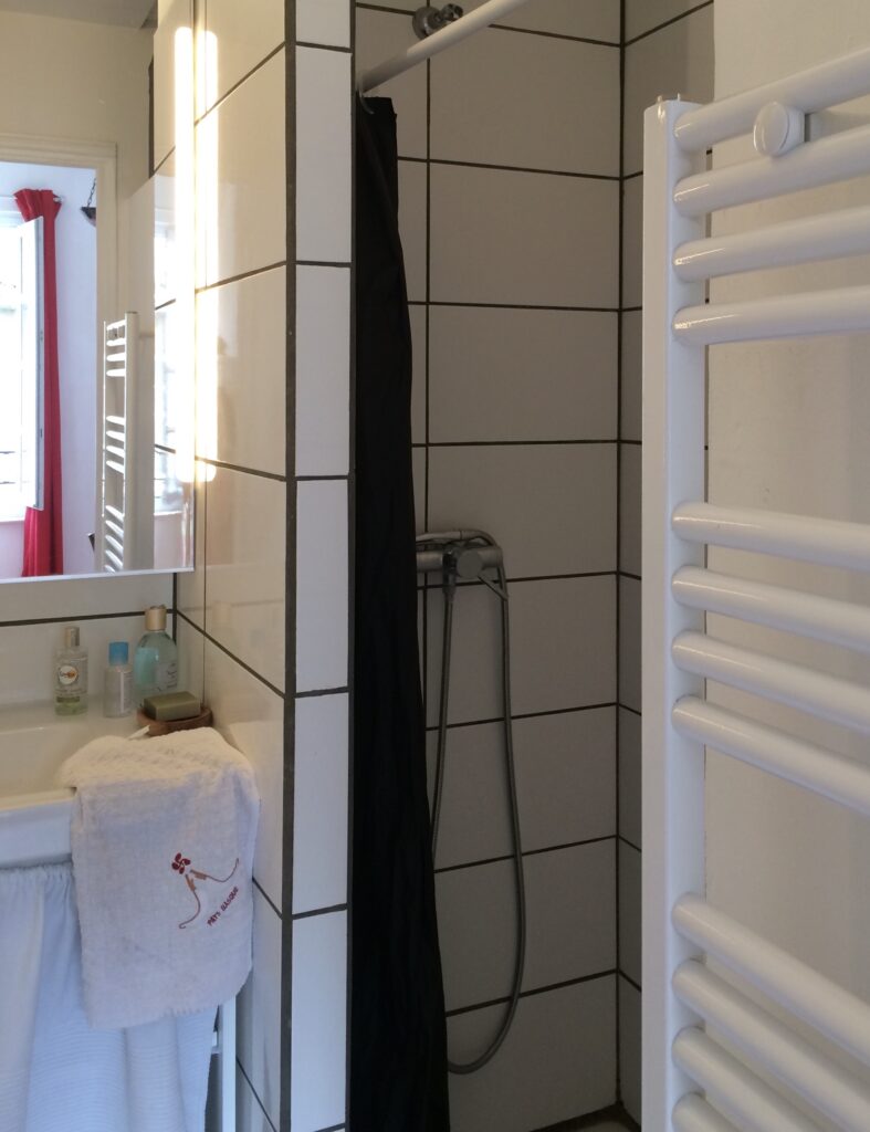 Appartement meublé 56 m² – Avignon intra-muros, place des Corps Saints — photo 10