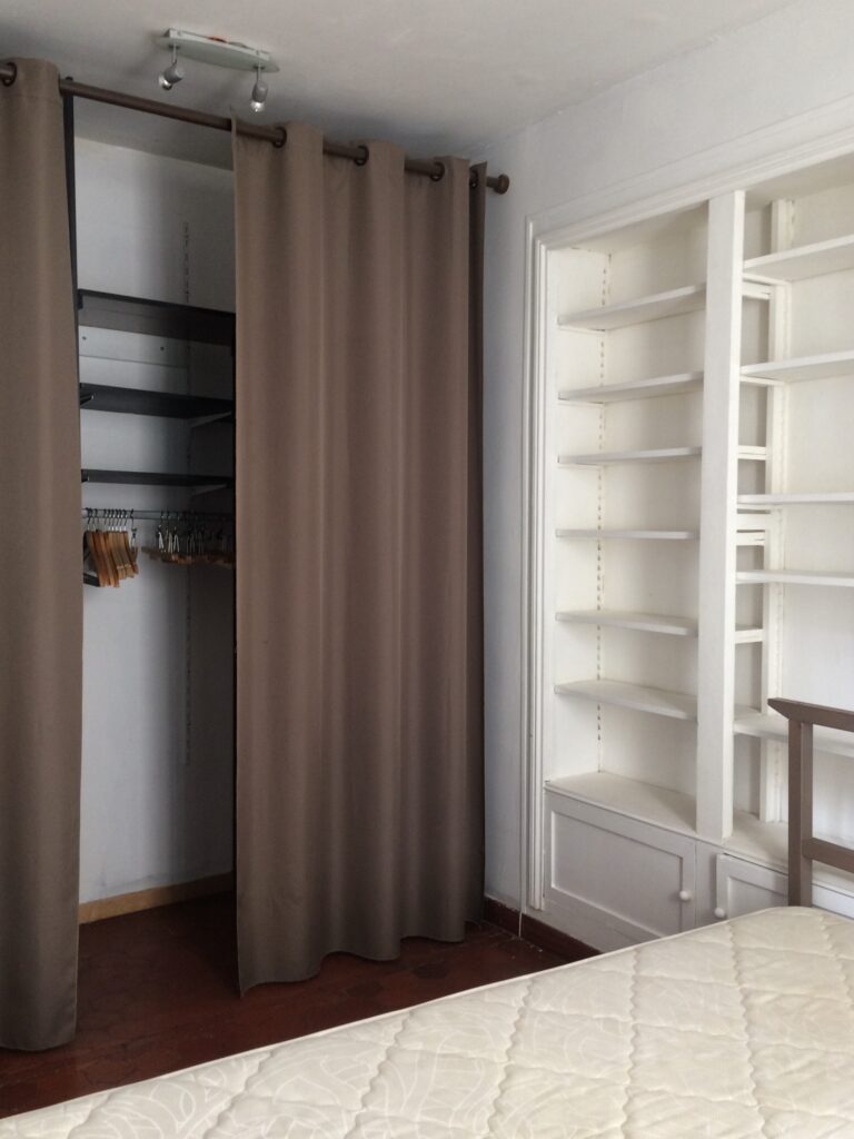Appartement meublé 56 m² – Avignon intra-muros, place des Corps Saints — photo 16