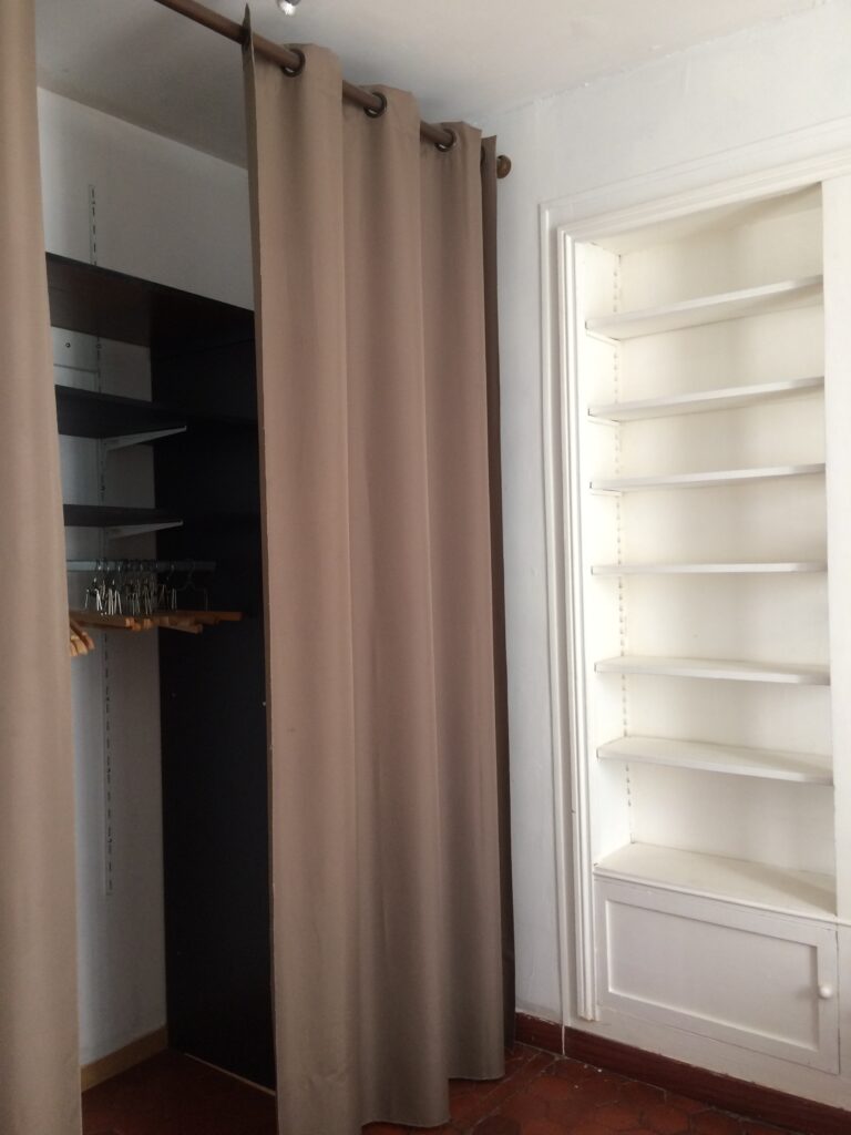 Appartement meublé 56 m² – Avignon intra-muros, place des Corps Saints — photo 19