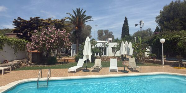 Maison en Espagne, au bord de la mer, au calme avec piscine