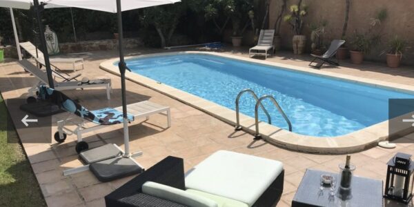 Maison en Espagne, au bord de la mer, au calme avec piscine