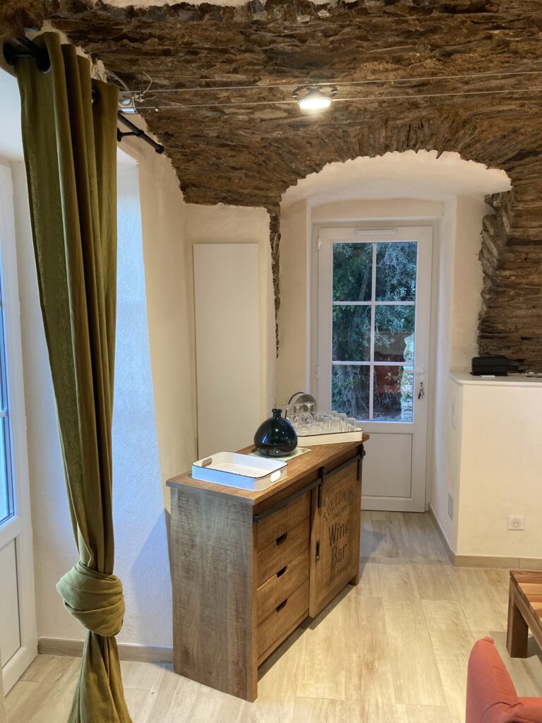 Studio meublé en pierres apparentes au Cap Corse – vue mer — photo 17