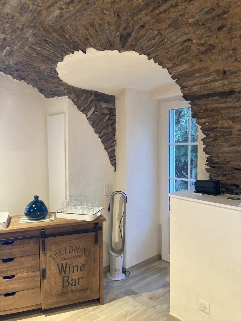 Studio meublé en pierres apparentes au Cap Corse – vue mer — photo 18