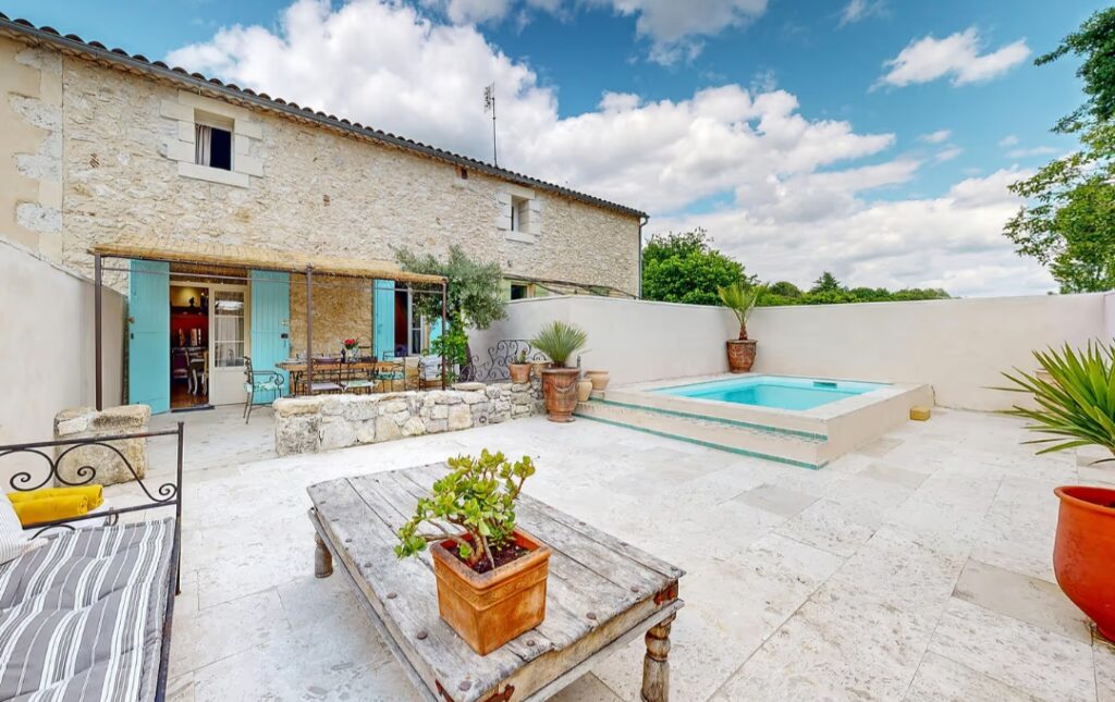 Stone mazet with private pool in Port-Sainte-Foy-et-Ponchapt — photo 1