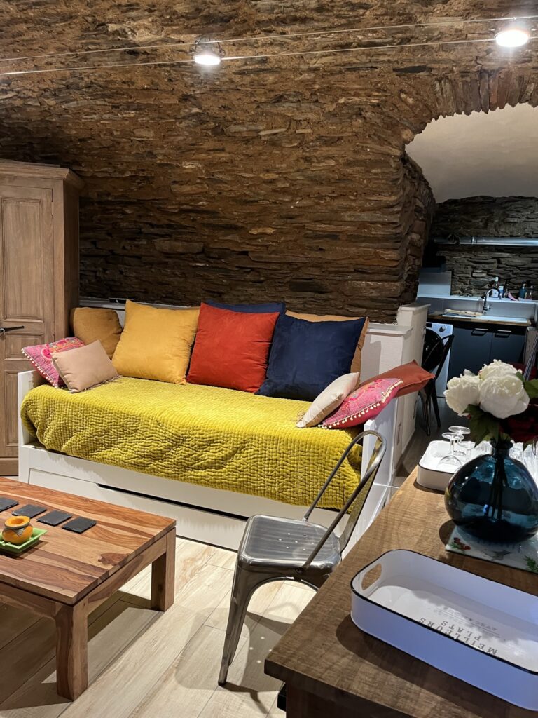 Studio meublé en pierres apparentes au Cap Corse – vue mer — photo 15