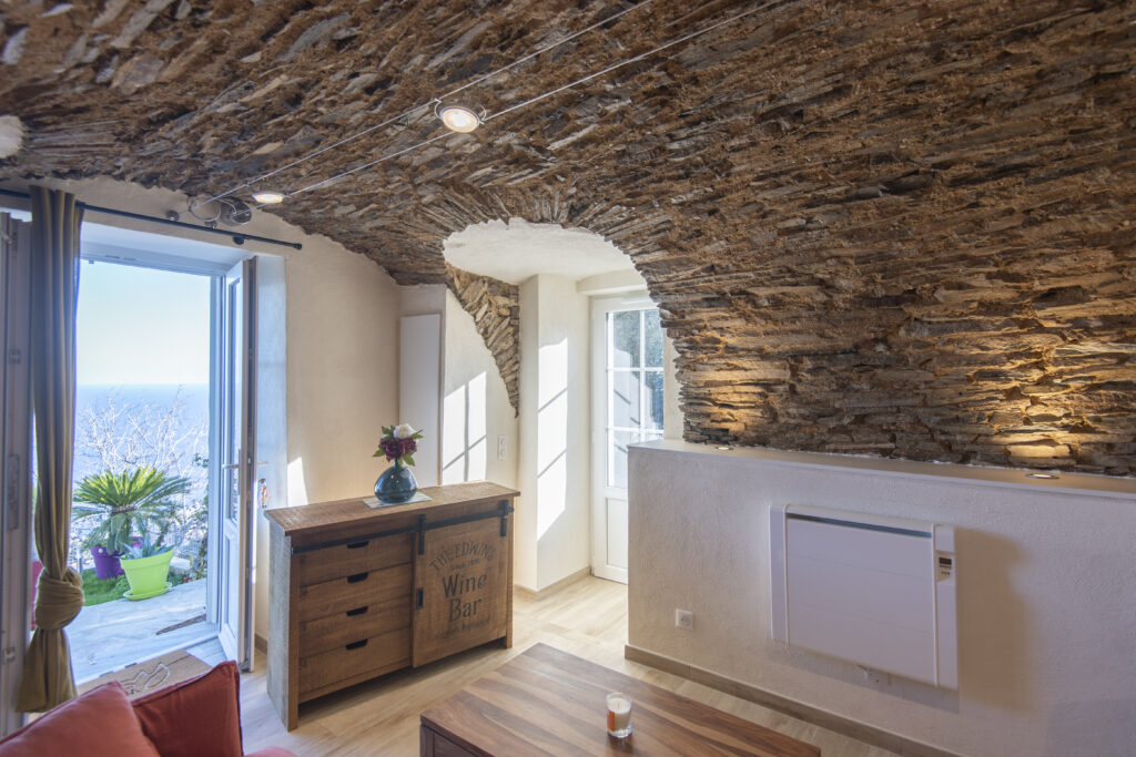 Studio meublé en pierres apparentes au Cap Corse – vue mer — photo 21