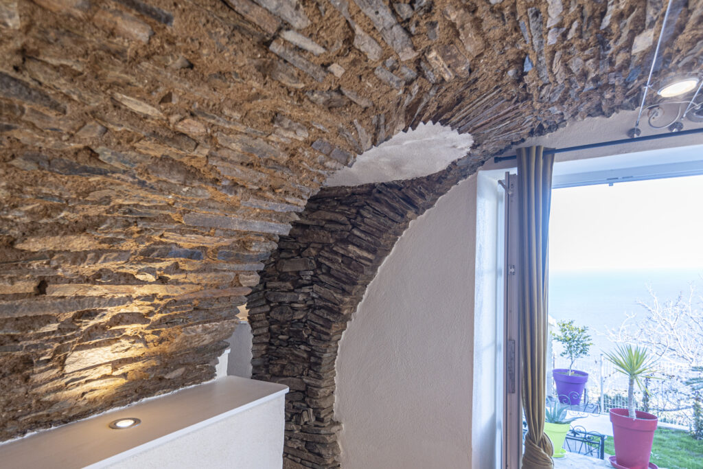 Studio meublé en pierres apparentes au Cap Corse – vue mer — photo 20