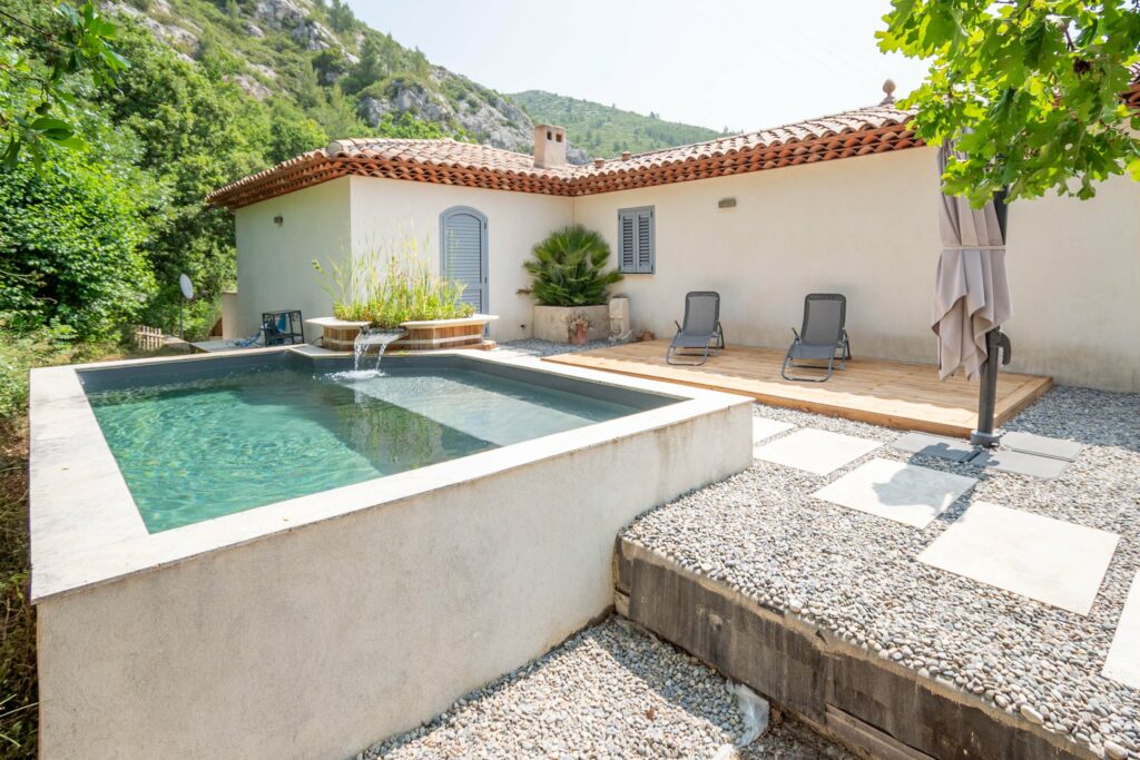 Studio meublé avec terrasse et vue – Gémenos — photo 2
