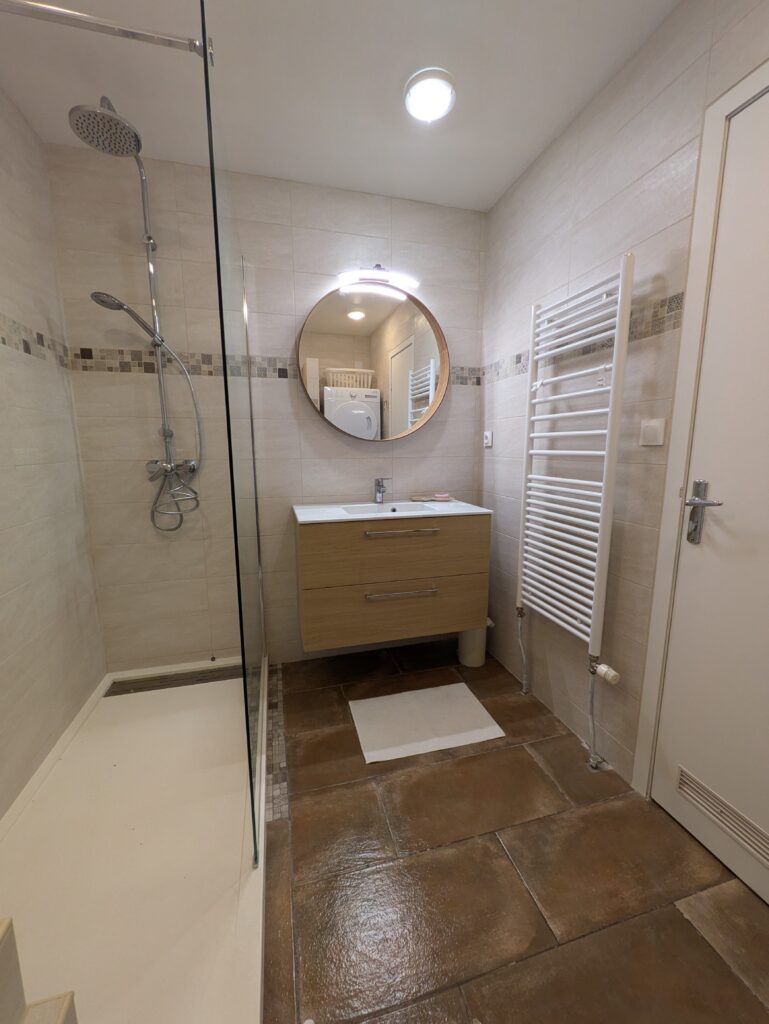 62 m² Furnished Duplex with Terrace and Sea View in Bandol — photo 13