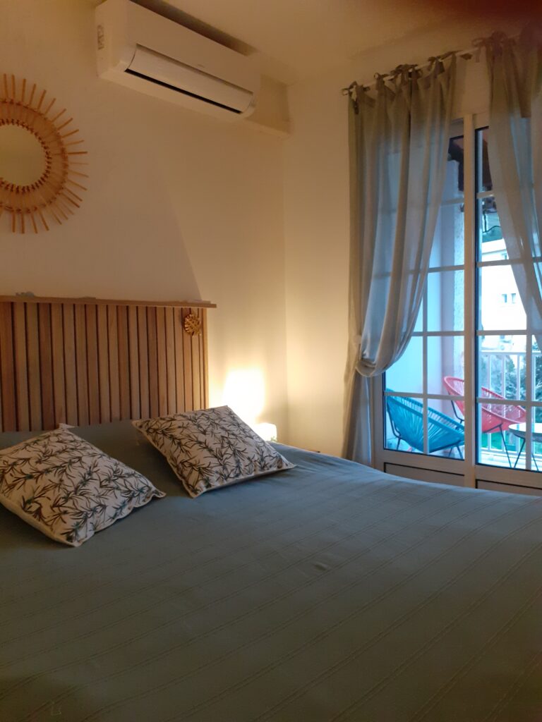 62 m² Furnished Duplex with Terrace and Sea View in Bandol — photo 4
