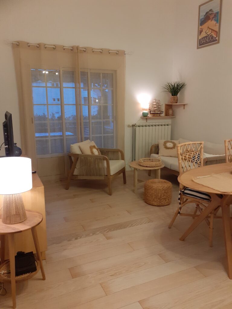 62 m² Furnished Duplex with Terrace and Sea View in Bandol — photo 7