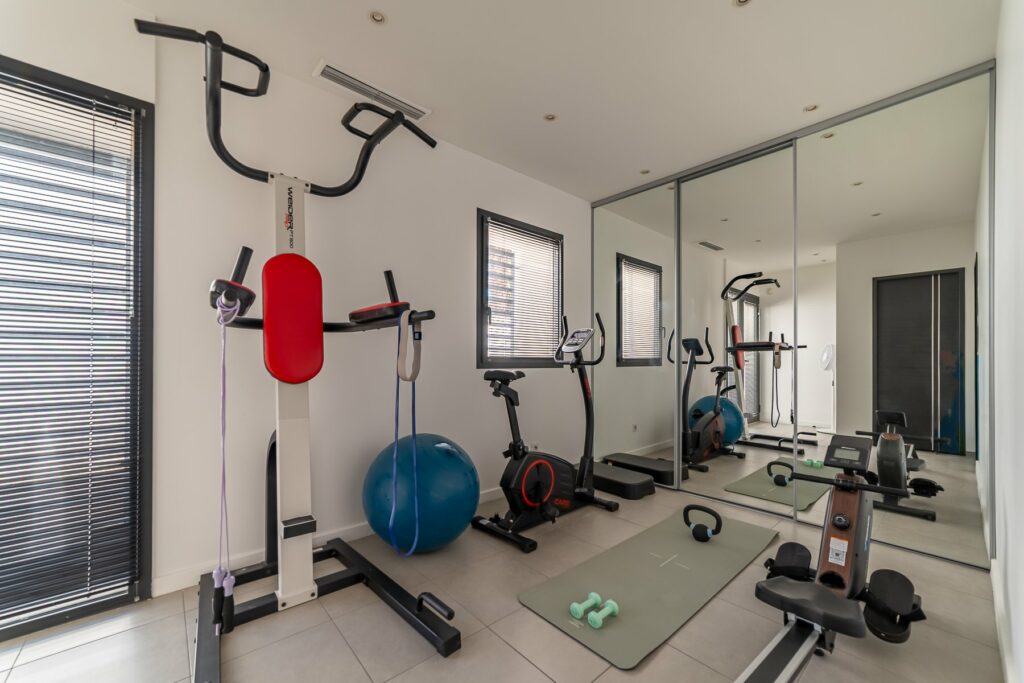 Villa d’architecte loft & arts avec piscine, jacuzzi et salle de sport à 15 mn de Nîmes — photo 17