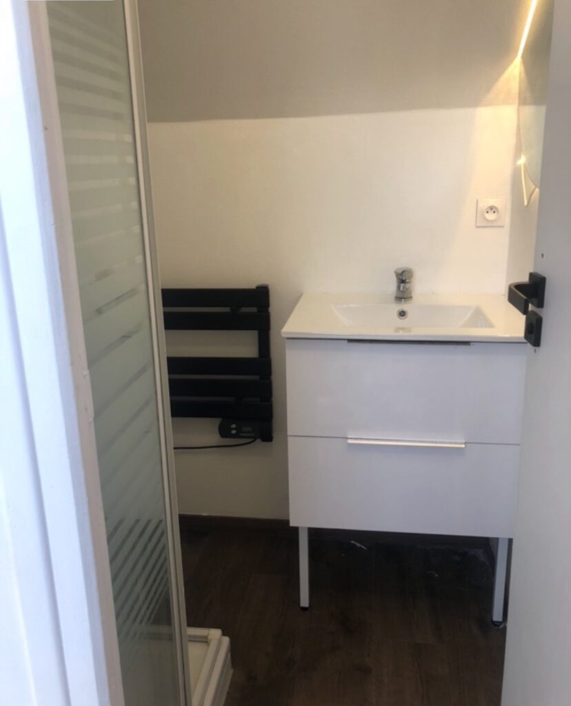 Appartement meublé au calme – Péroy-les-Gombries — photo 5