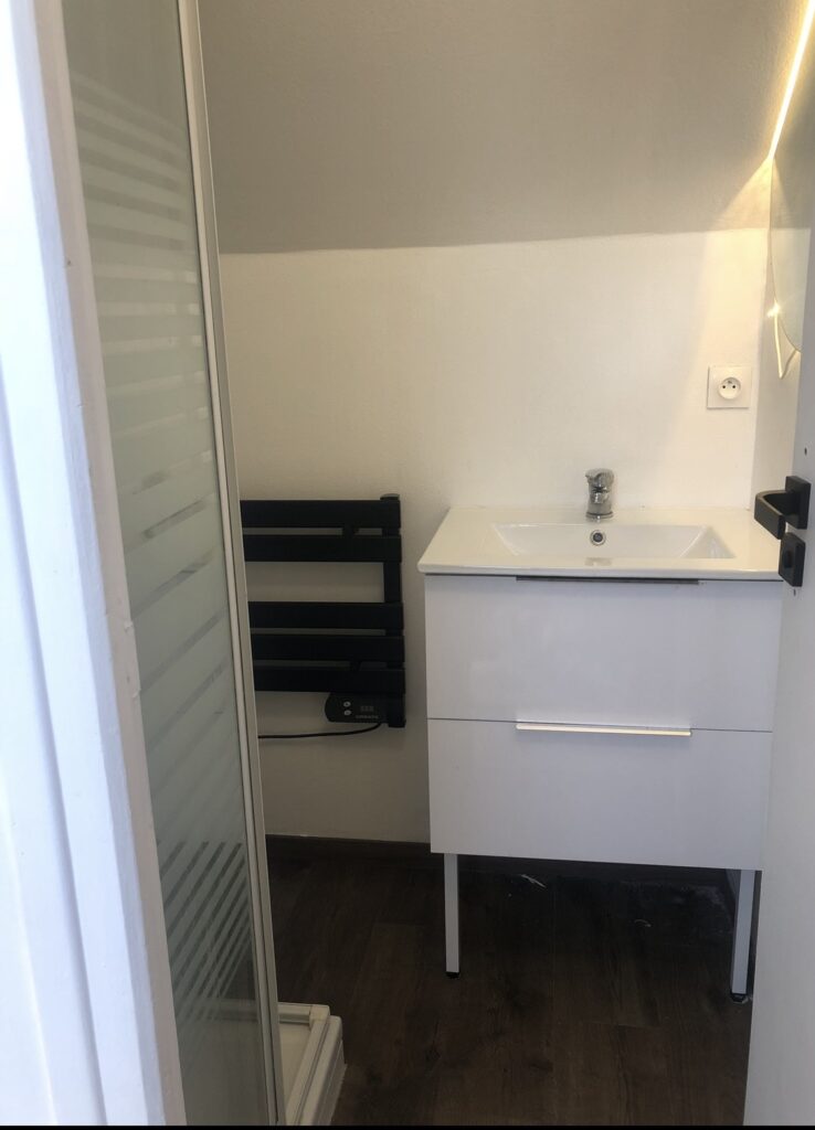 Appartement meublé au calme – Péroy-les-Gombries — photo 2