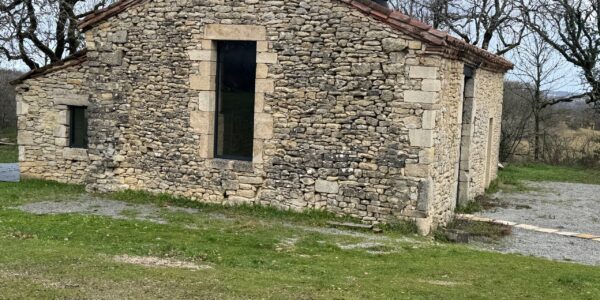 Renovated Barn with Pool for 5 • Pradines