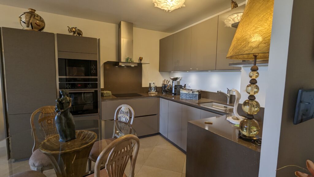 2-Bedroom Apartment with Private Terrace in Sérignan — photo 8