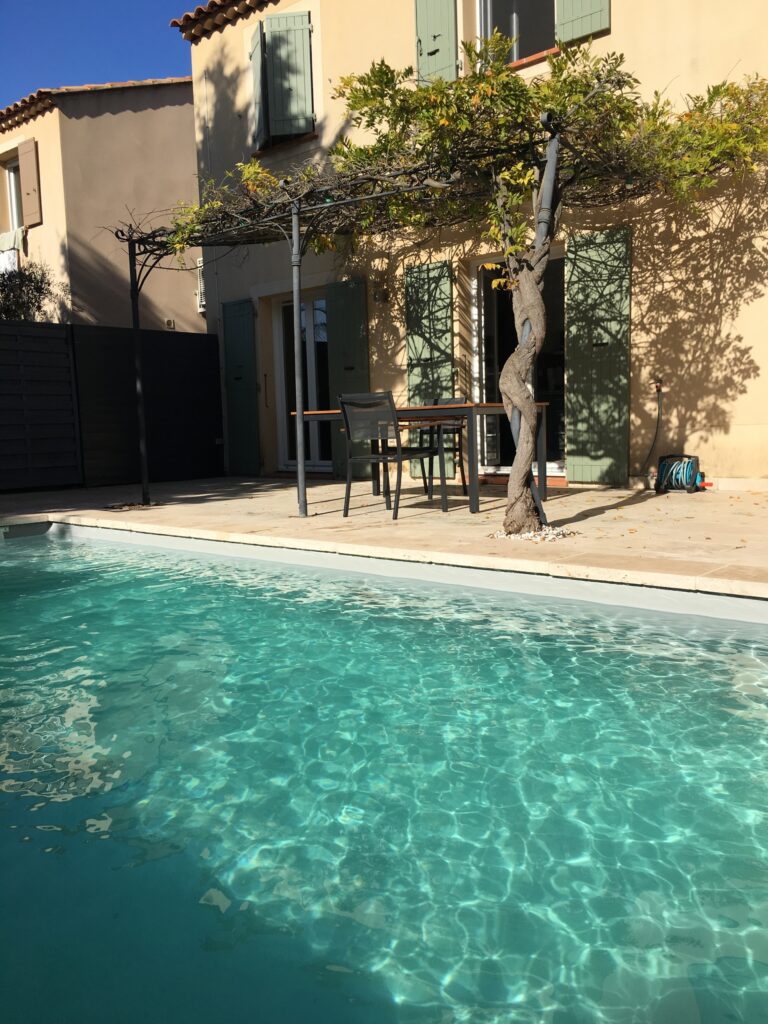 Maison meublée de 70 m² à Maussane-les-Alpilles – Maison avec piscine et terrasse à Maussane-les-Alpilles – photo 2