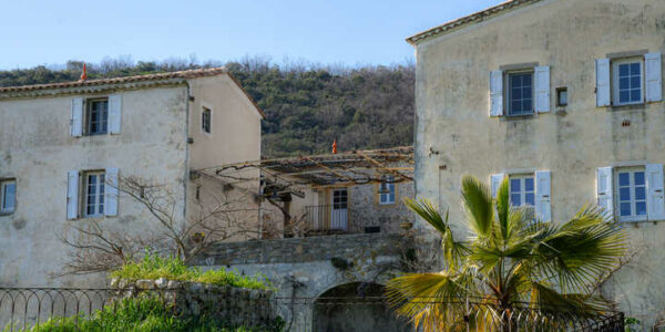 100m² Furnished Rental in 18th-Century Mas | Rousson
