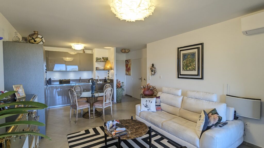 2-Bedroom Apartment with Private Terrace in Sérignan — photo 5