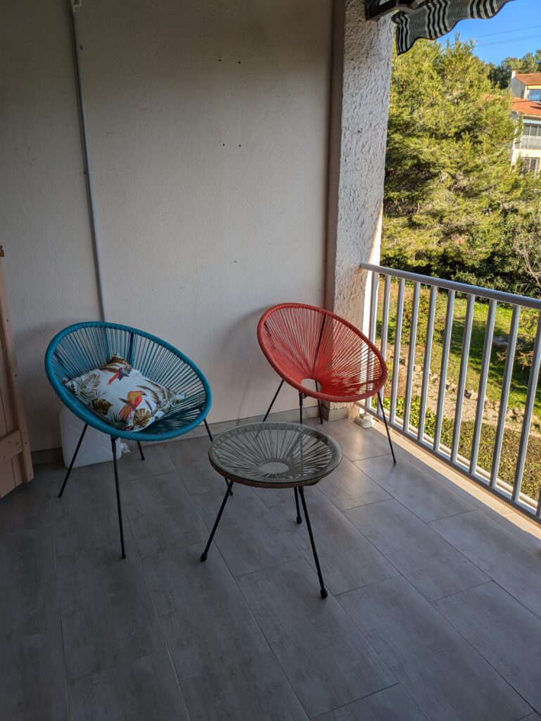 62 m² Furnished Duplex with Terrace and Sea View in Bandol — photo 12