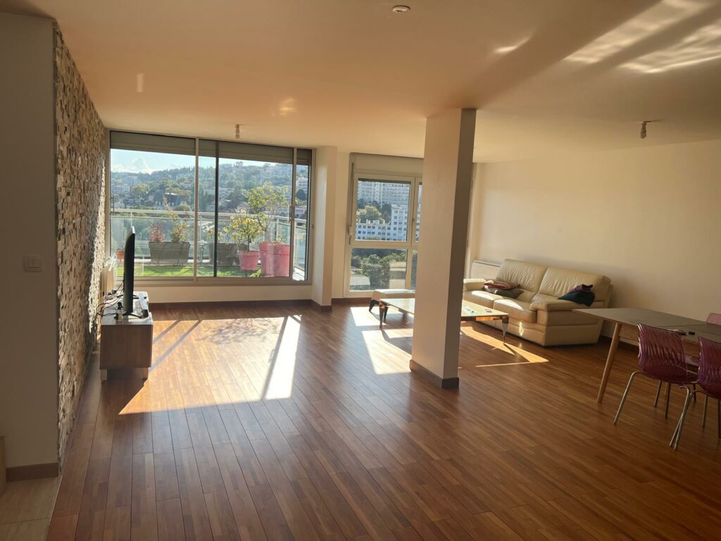 Appartement avec vue sur les hauteurs de Lyon — photo 2