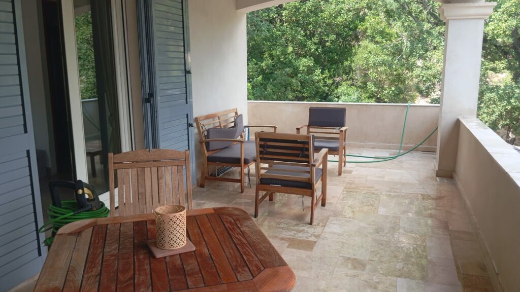Studio meublé avec terrasse et vue – Gémenos — photo 20