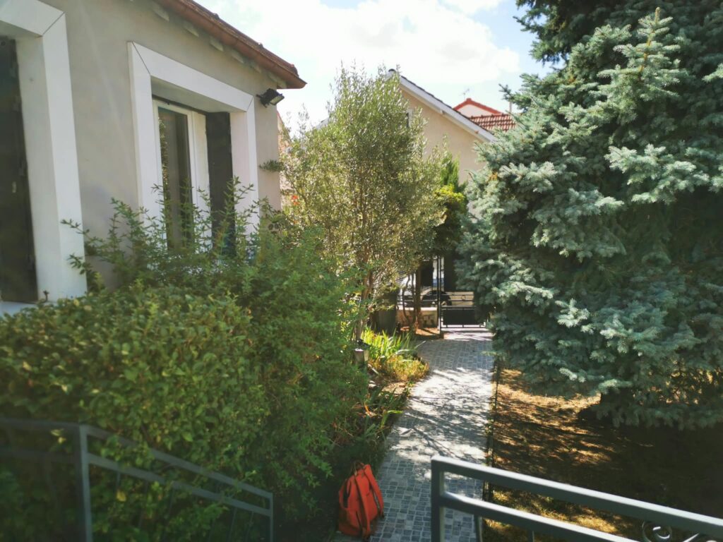 Charmante Maison meublée avec grand jardin — photo 1
