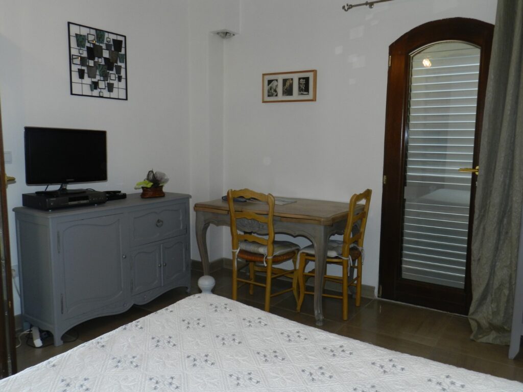 Studio meublé avec terrasse et vue – Gémenos — photo 7