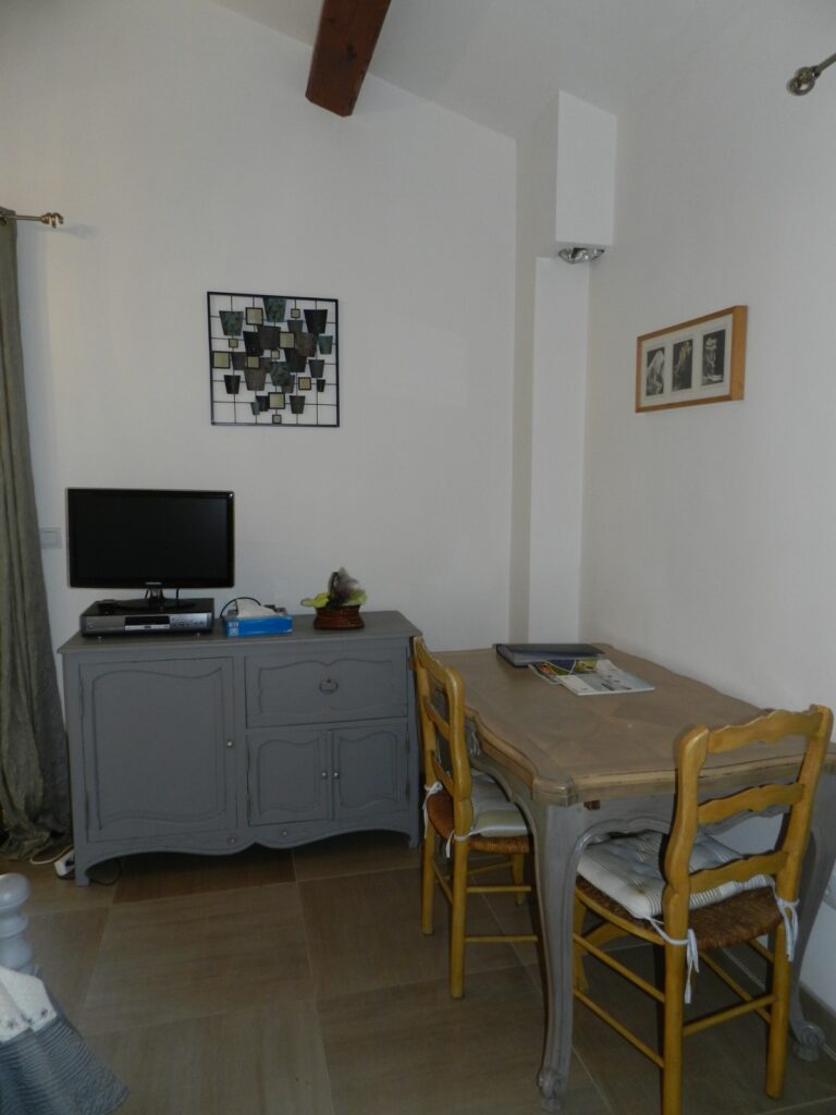 Studio meublé avec terrasse et vue – Gémenos — photo 16