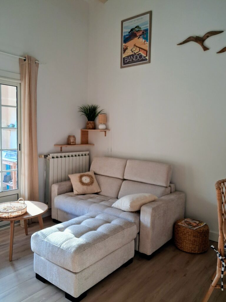 62 m² Furnished Duplex with Terrace and Sea View in Bandol — photo 11