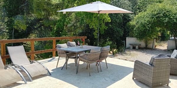 Outbuilding with Pool and Mont Ventoux Views – La Roque-sur-Pernes