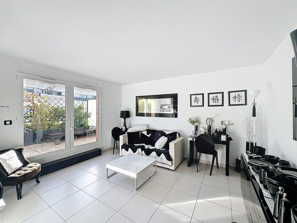 Bright 1-Bedroom with Two Terraces in Courbevoie — photo 10