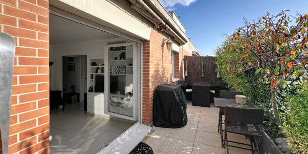 Bright 1-Bedroom with Two Terraces in Courbevoie
