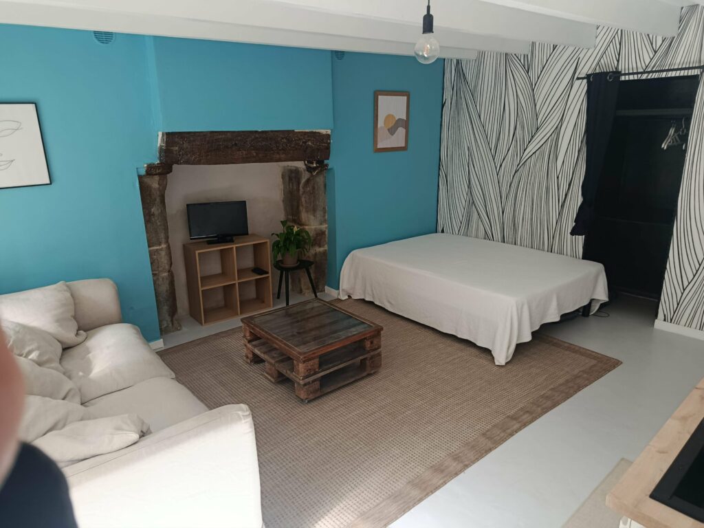 Studio meublé avec courette fleurie – Tréguier — photo 7