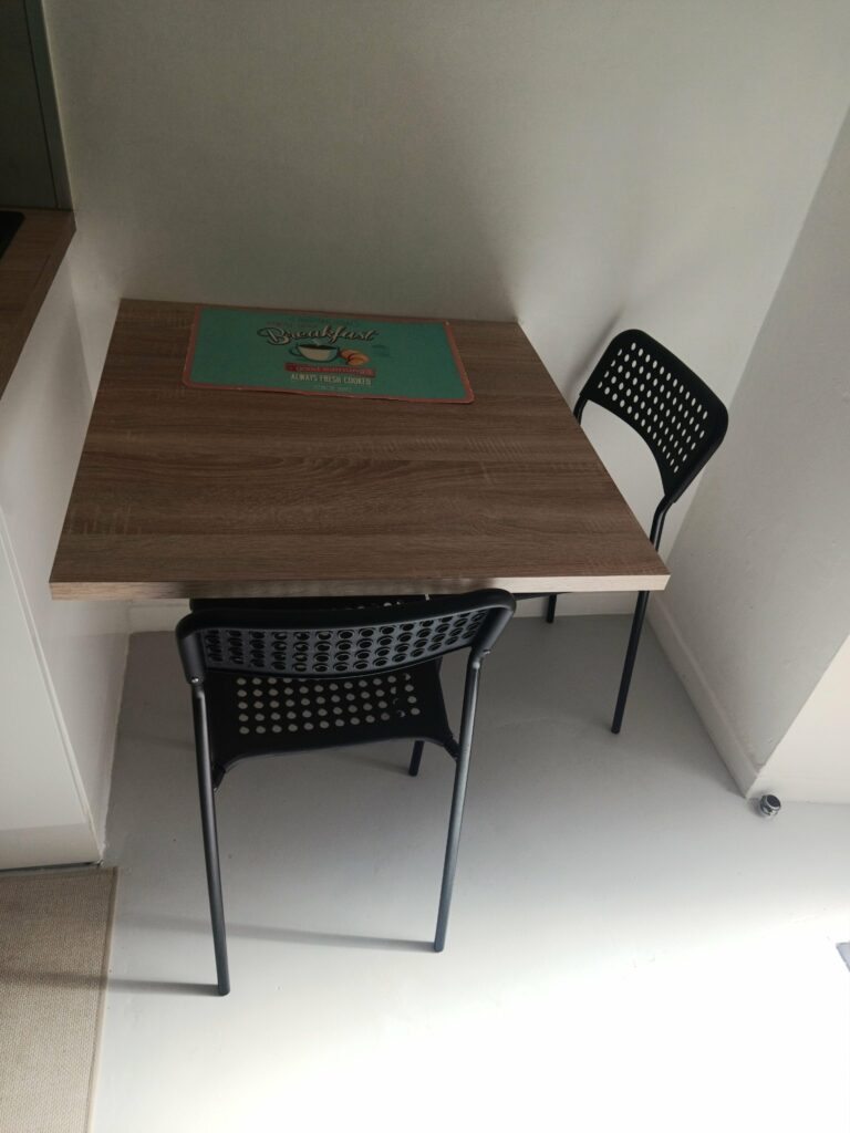Studio meublé avec courette fleurie – Tréguier — photo 5