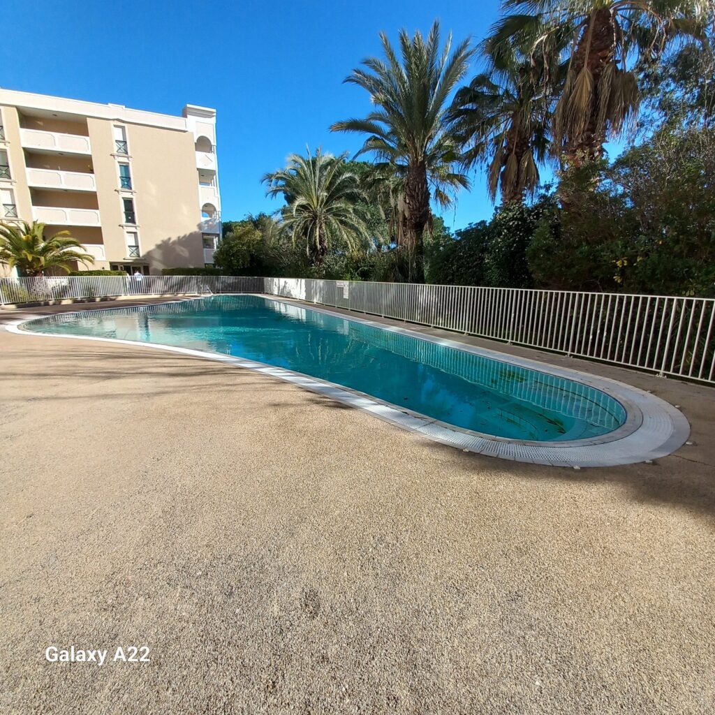 Appartement lumineux avec piscine • Hyères centre — photo 11