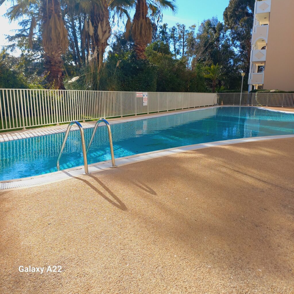 Appartement lumineux avec piscine • Hyères centre — photo 10